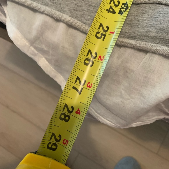 Disney adorable “Minnie” long sleeve pullover. - Picture 9 of 9